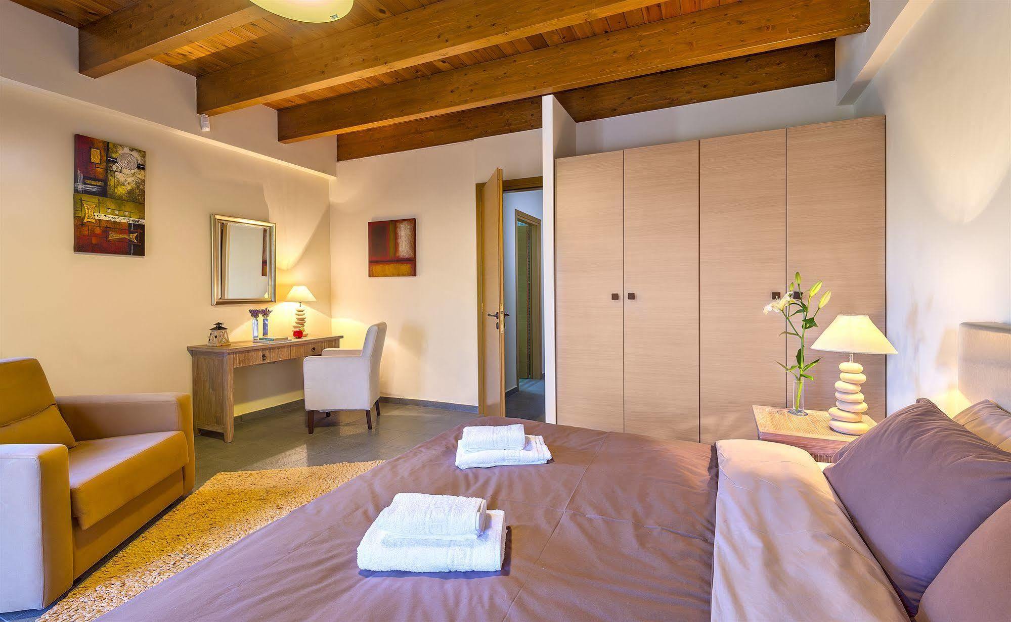 Apirathes Residence Zoúrva Екстериор снимка