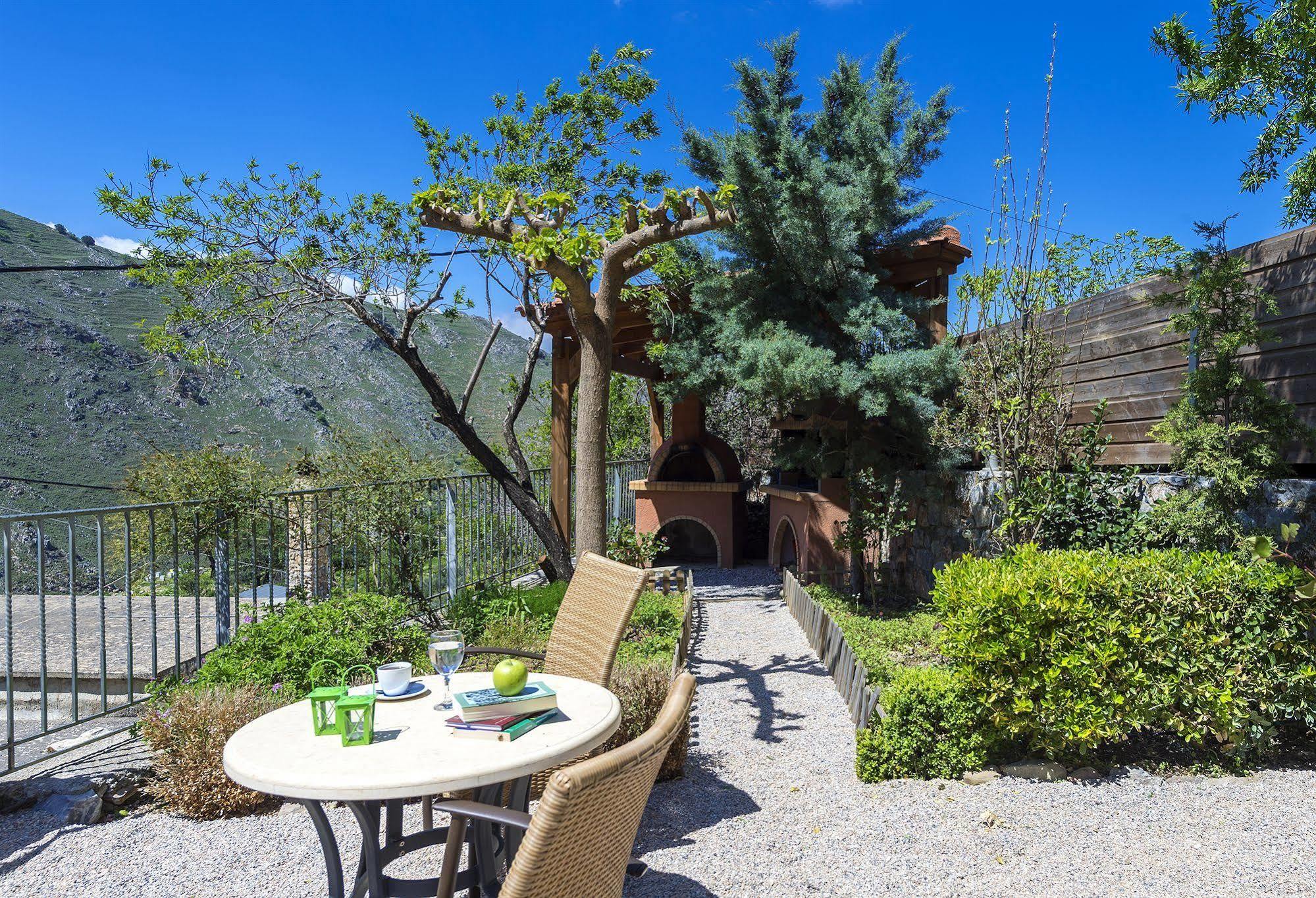 Apirathes Residence Zoúrva Екстериор снимка